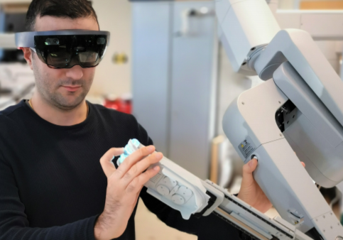 Reflective-AR Display: An Interaction Methodology for Virtual-Real Alignment in Medical Robotics